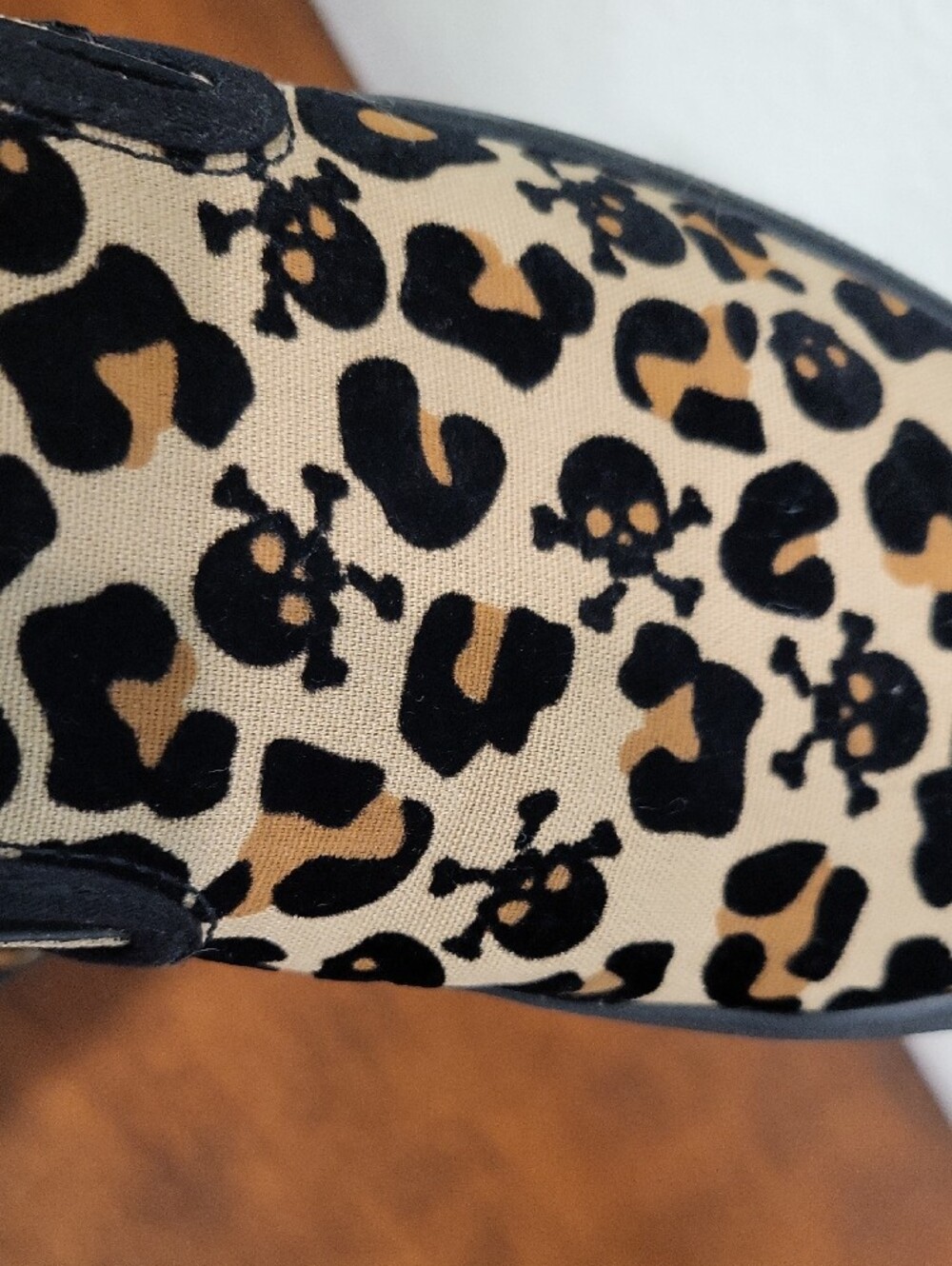 Vans Slip-On Sneakers - Tan and Black Leopard with Skull Accents Size 9 - Picture 2 of 8